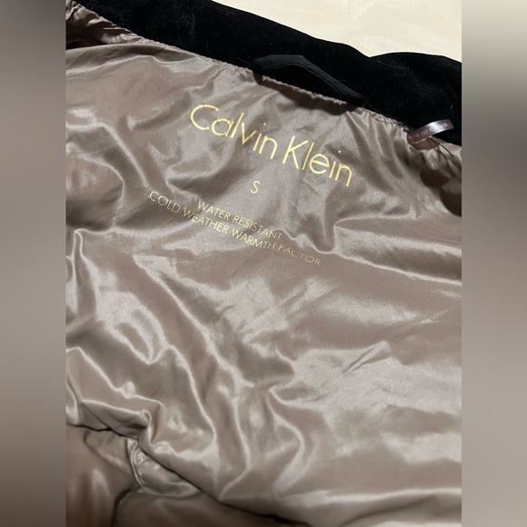 Calvin Klein puffer jacket - Picture 2 of 8